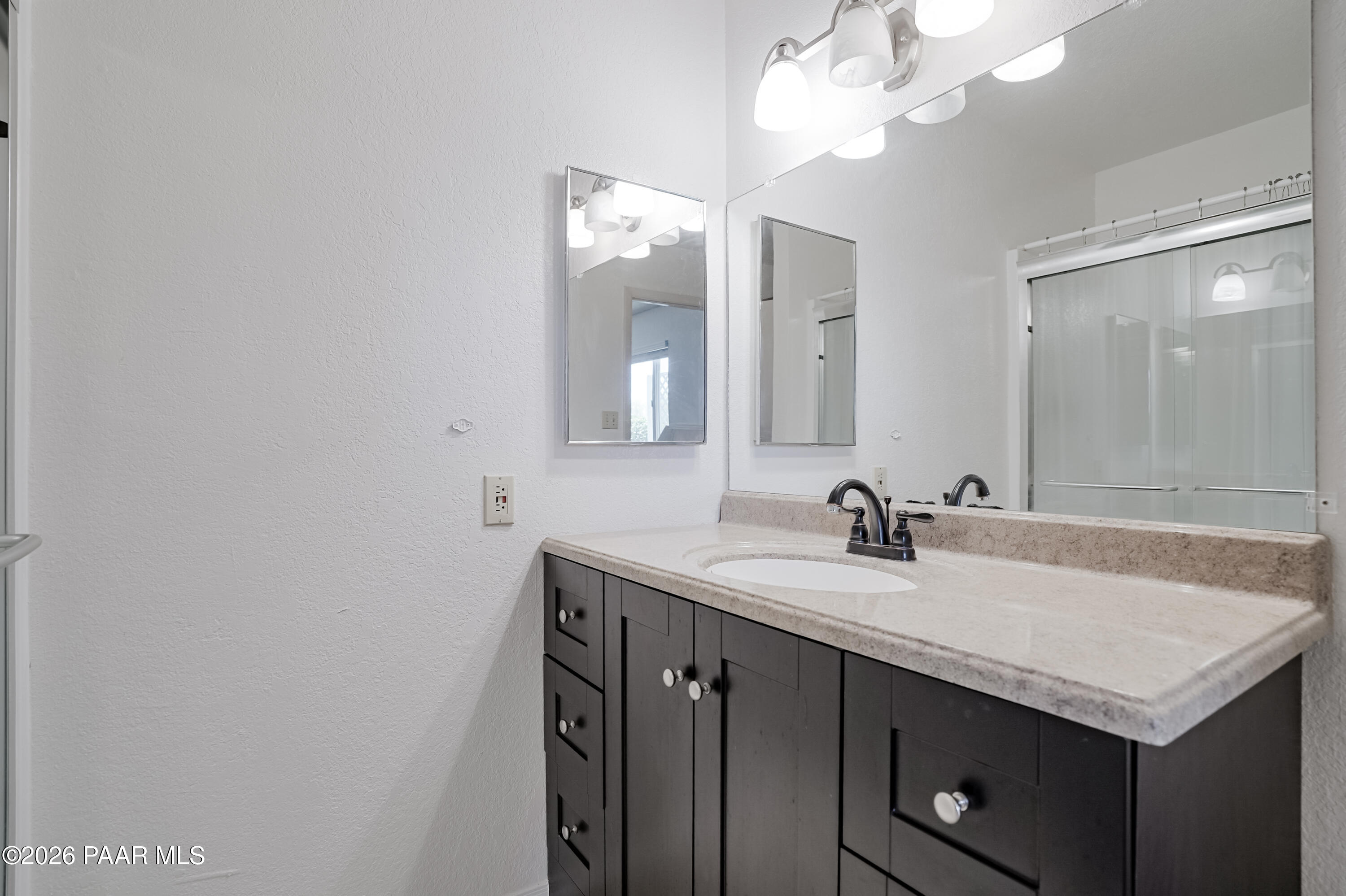17460 East Jackrabbit Road, Unit 1 Mayer, AZ 86333 - Photo 21 of 41 Primary Bathroom