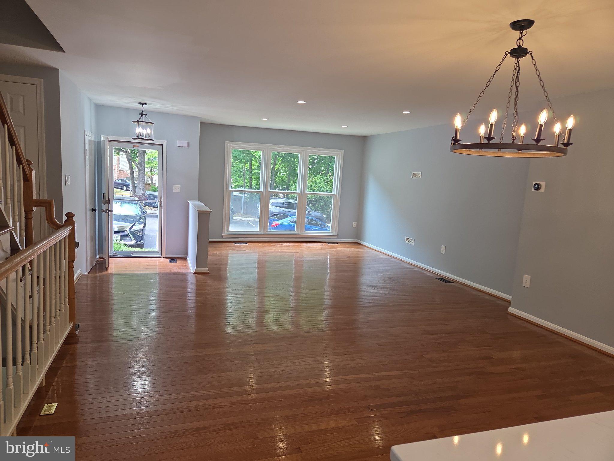 7229 Olde Lantern Way Springfield, VA 22152 - Photo 24 of 32 Spacious, sunlit living area awaits.