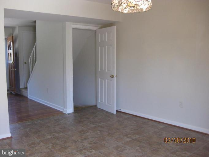 667 South Wickham Road Baltimore, MD 21229 - Photo 4 of 11