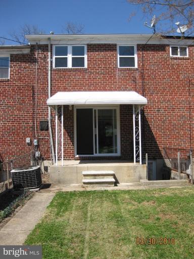 667 South Wickham Road Baltimore, MD 21229 - Photo 10 of 11 a front view of a house with garden