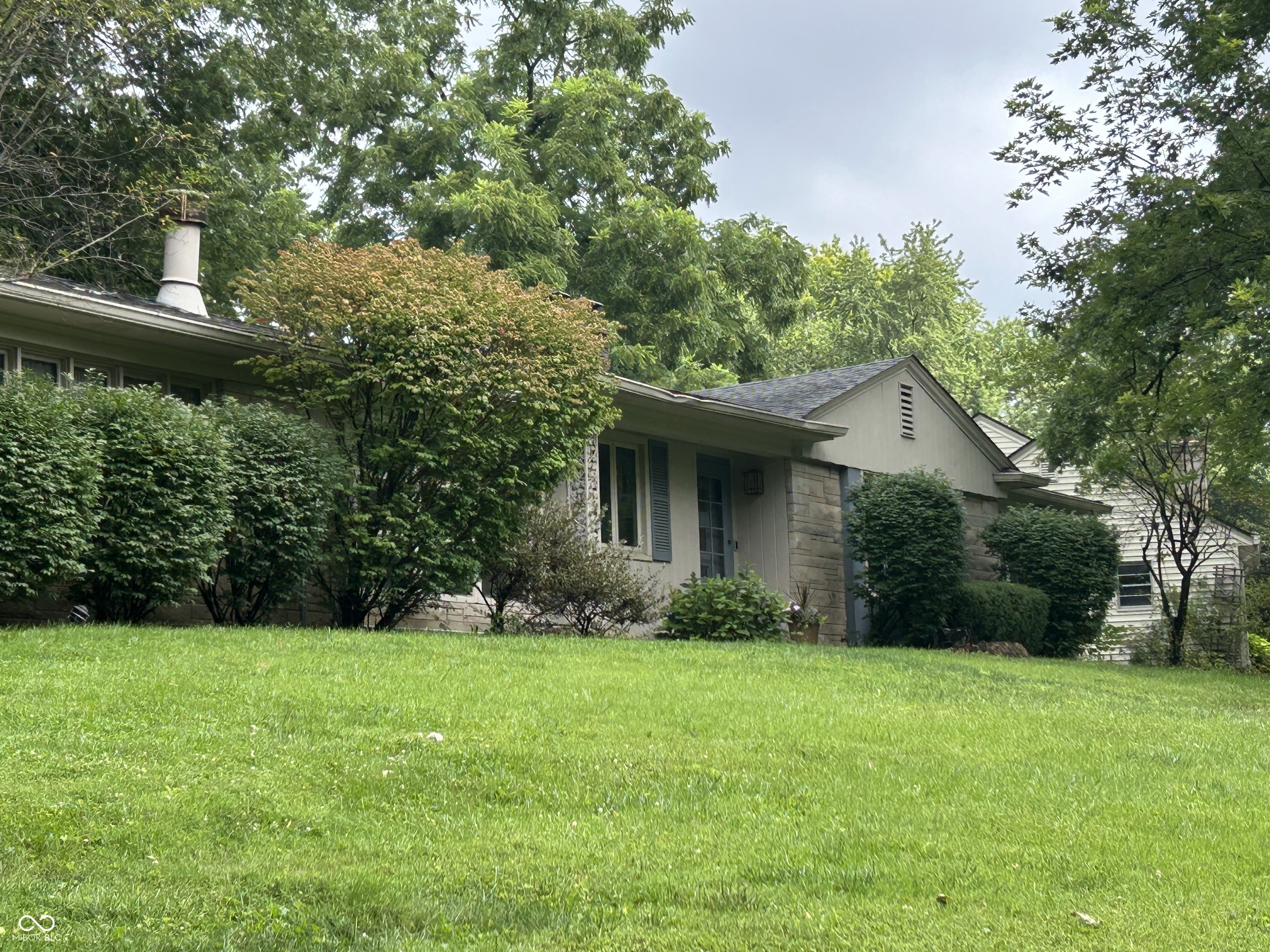 5648 Rolling Ridge Road Indianapolis, IN 46220 - Photo 3 of 21