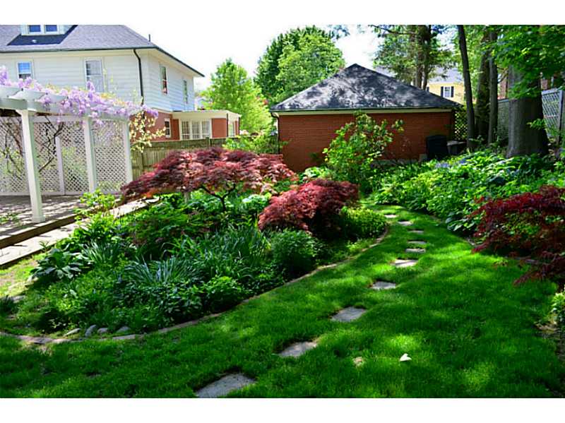 36 Stadium Road Providence, RI 02906 - Photo 23 of 25 Yard/Garden.