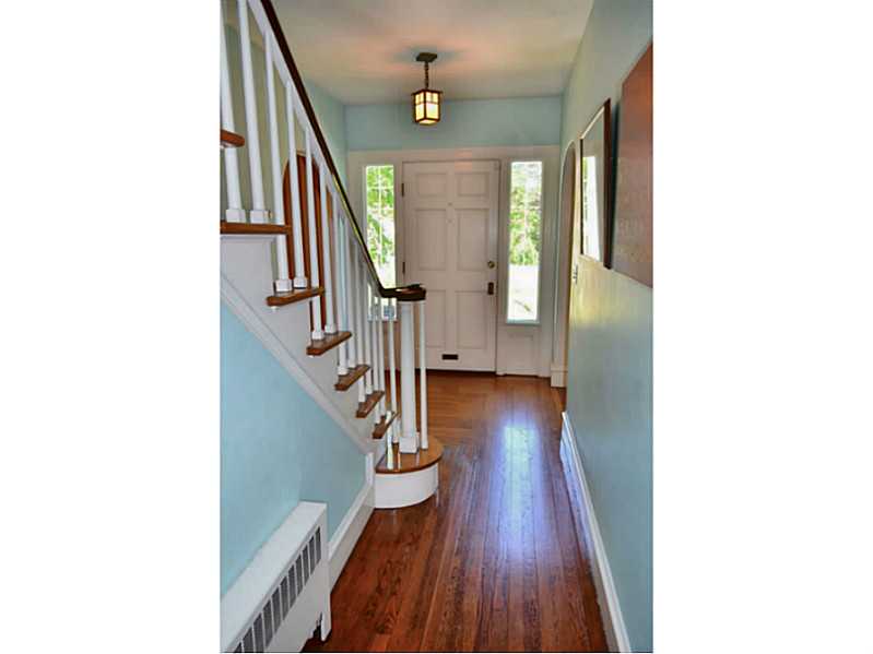 36 Stadium Road Providence, RI 02906 - Photo 4 of 25 Entry.