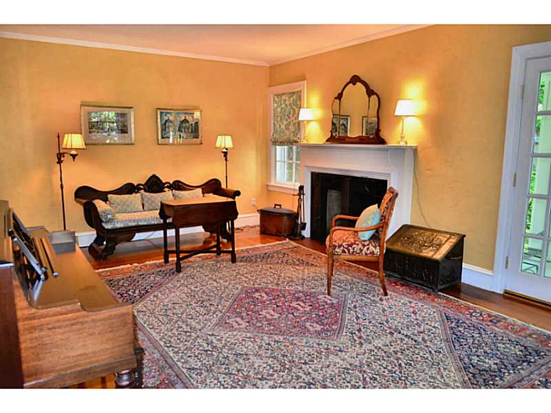 36 Stadium Road Providence, RI 02906 - Photo 6 of 25 Living Room.