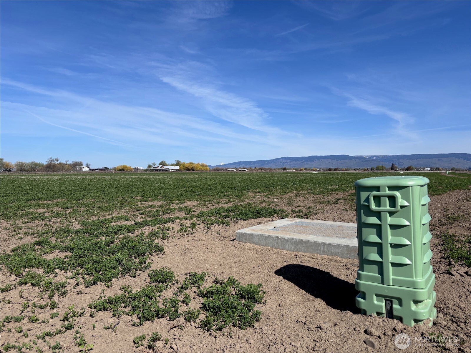 2-xx Lyons Road Ellensburg, WA 98926 - Photo 2 of 18 a view of lake with mountain in background