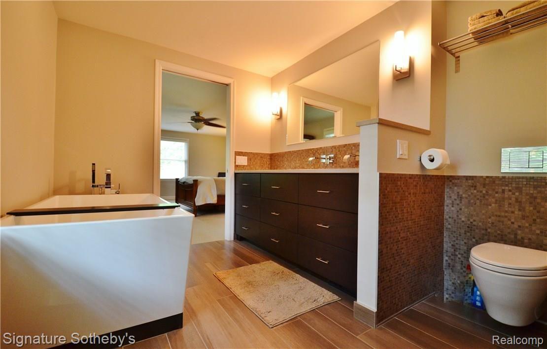 5335 Echo Road Bloomfield Hills, MI 48302 - Photo 18 of 29 owners suite bath 1.JPG