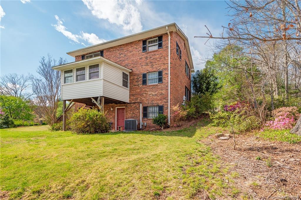 661 Old Fort Road Fairview, NC 28730 - Photo 9 of 30 Gallery Image 9