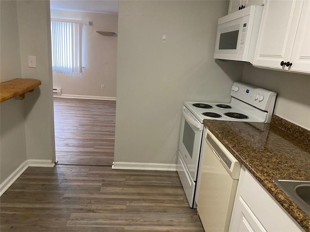 500 Milltown Road, Unit 506 New Kensington, PA 15068 - Photo 11 of 23 a kitchen with a stove and a microwave