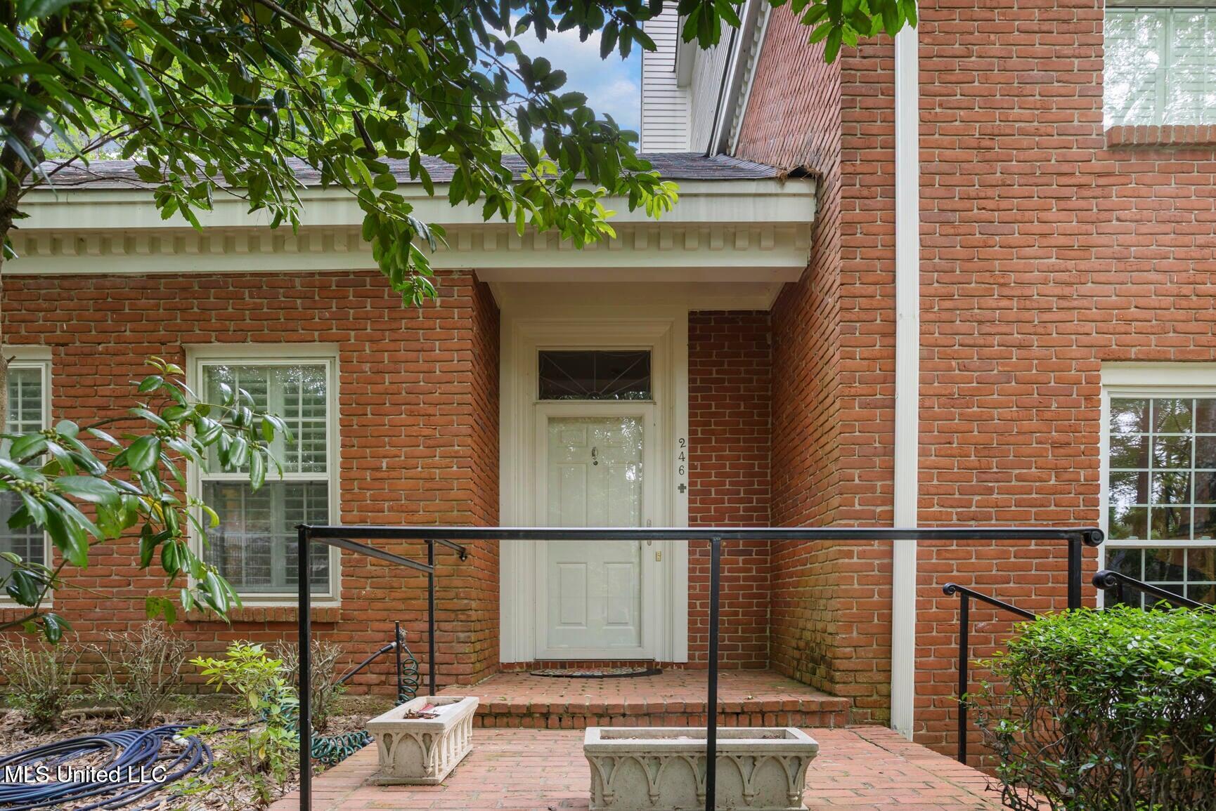 246 Eastbrooke Street Jackson, MS 39216 - Photo 2 of 27 20250517012452275766000000-o