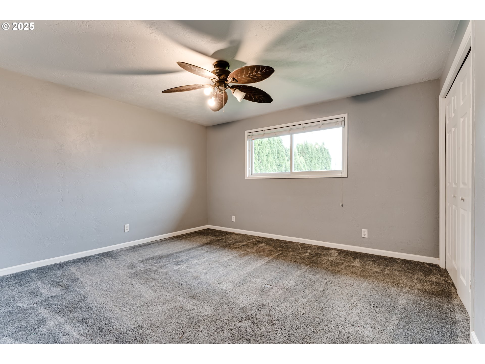 2230 Viewmont Avenue Springfield, OR 97477 - Photo 15 of 40 a view of an empty room with a window