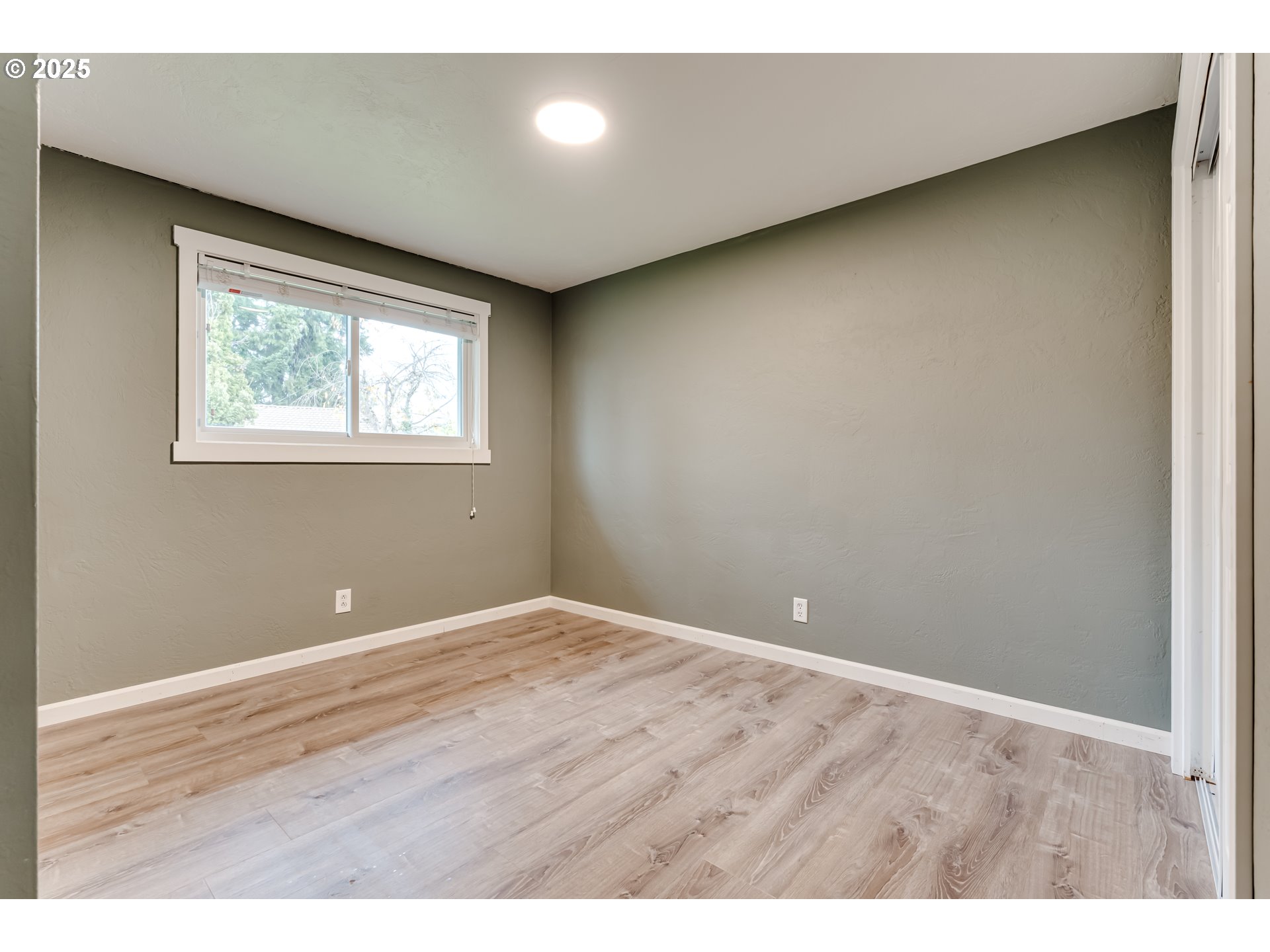 2230 Viewmont Avenue Springfield, OR 97477 - Photo 19 of 40 a view of an empty room with wooden floor and a window