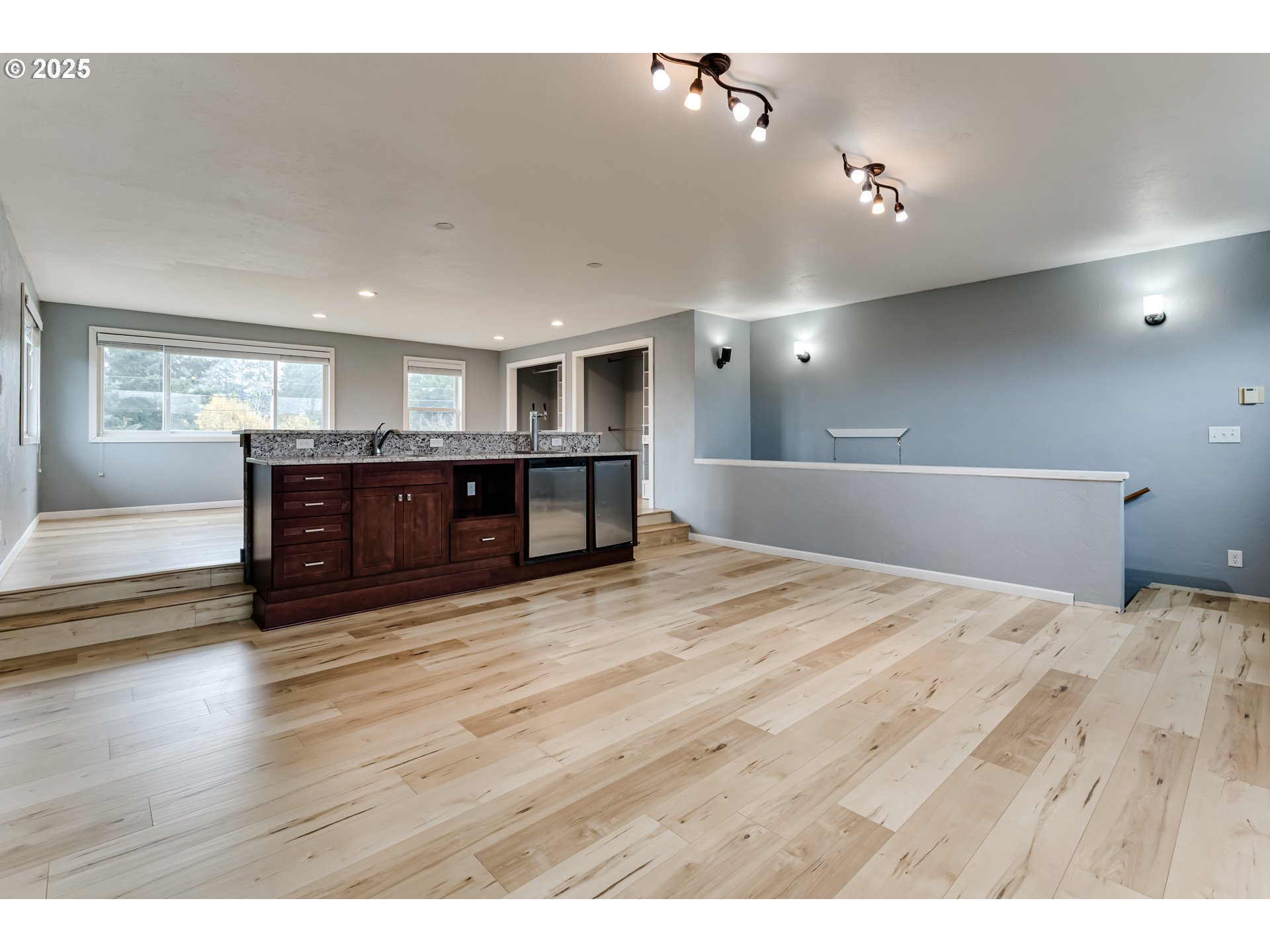 2230 Viewmont Avenue Springfield, OR 97477 - Photo 27 of 40 a view of kitchen and kitchen with furniture