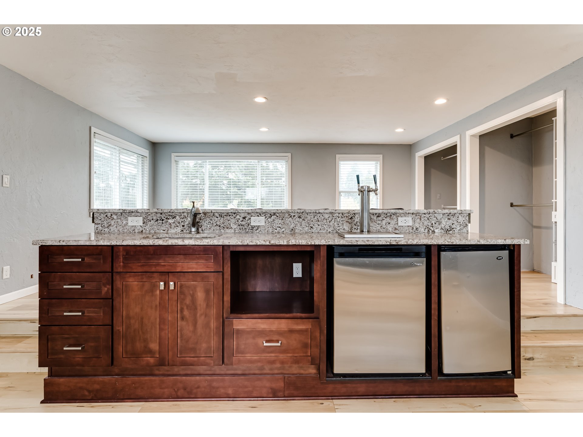 2230 Viewmont Avenue Springfield, OR 97477 - Photo 29 of 40 a bathroom with a granite countertop sink and a mirror