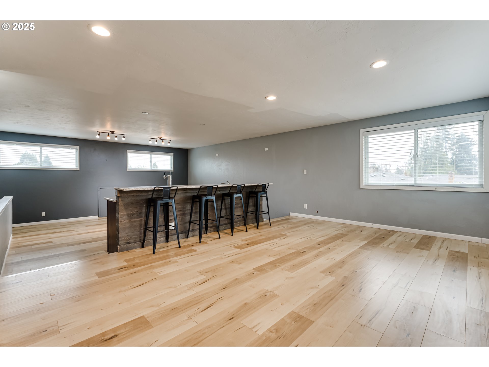 2230 Viewmont Avenue Springfield, OR 97477 - Photo 32 of 40 a view of empty room with wooden floor