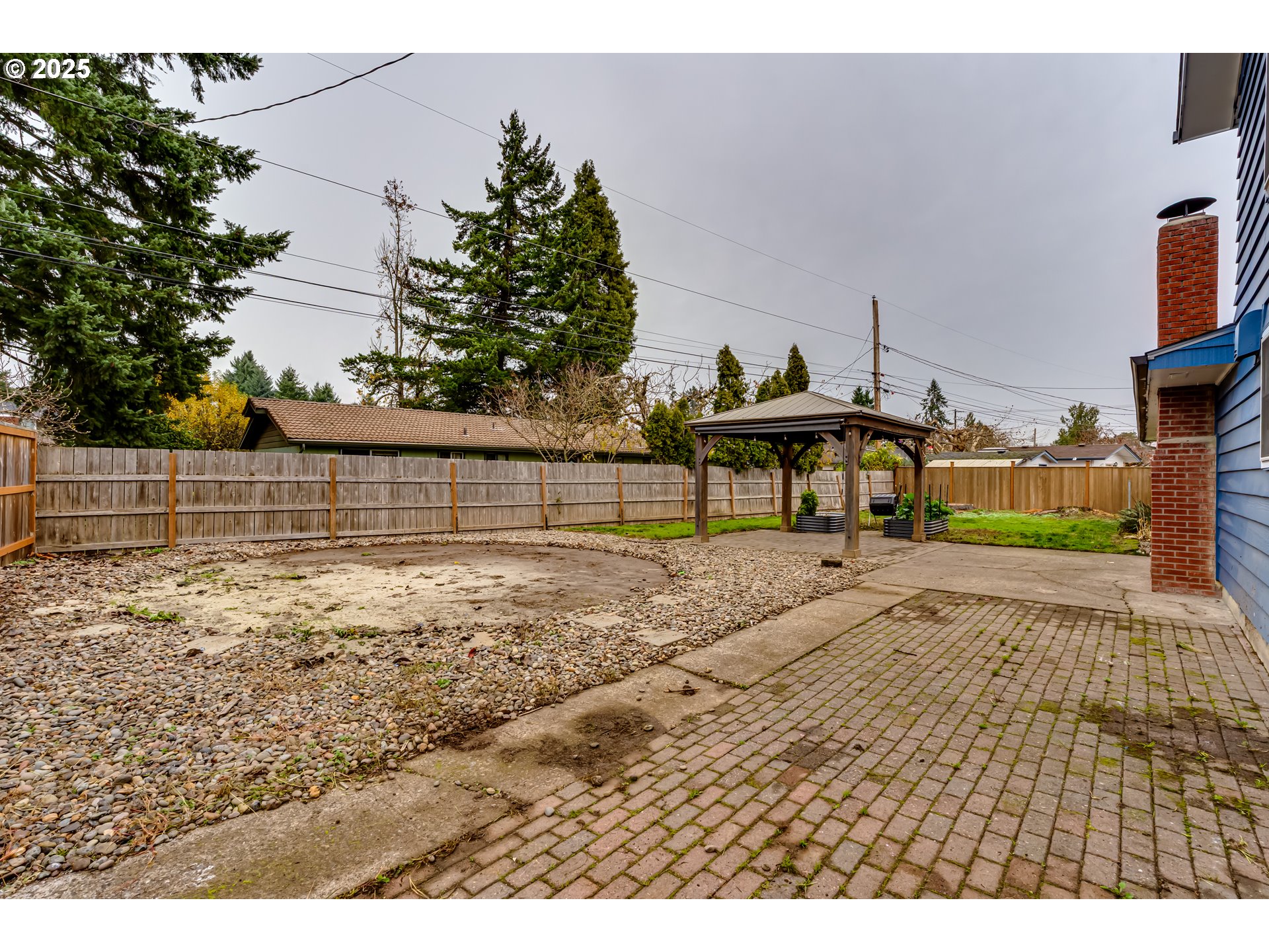 2230 Viewmont Avenue Springfield, OR 97477 - Photo 35 of 40 a view of an outdoor space