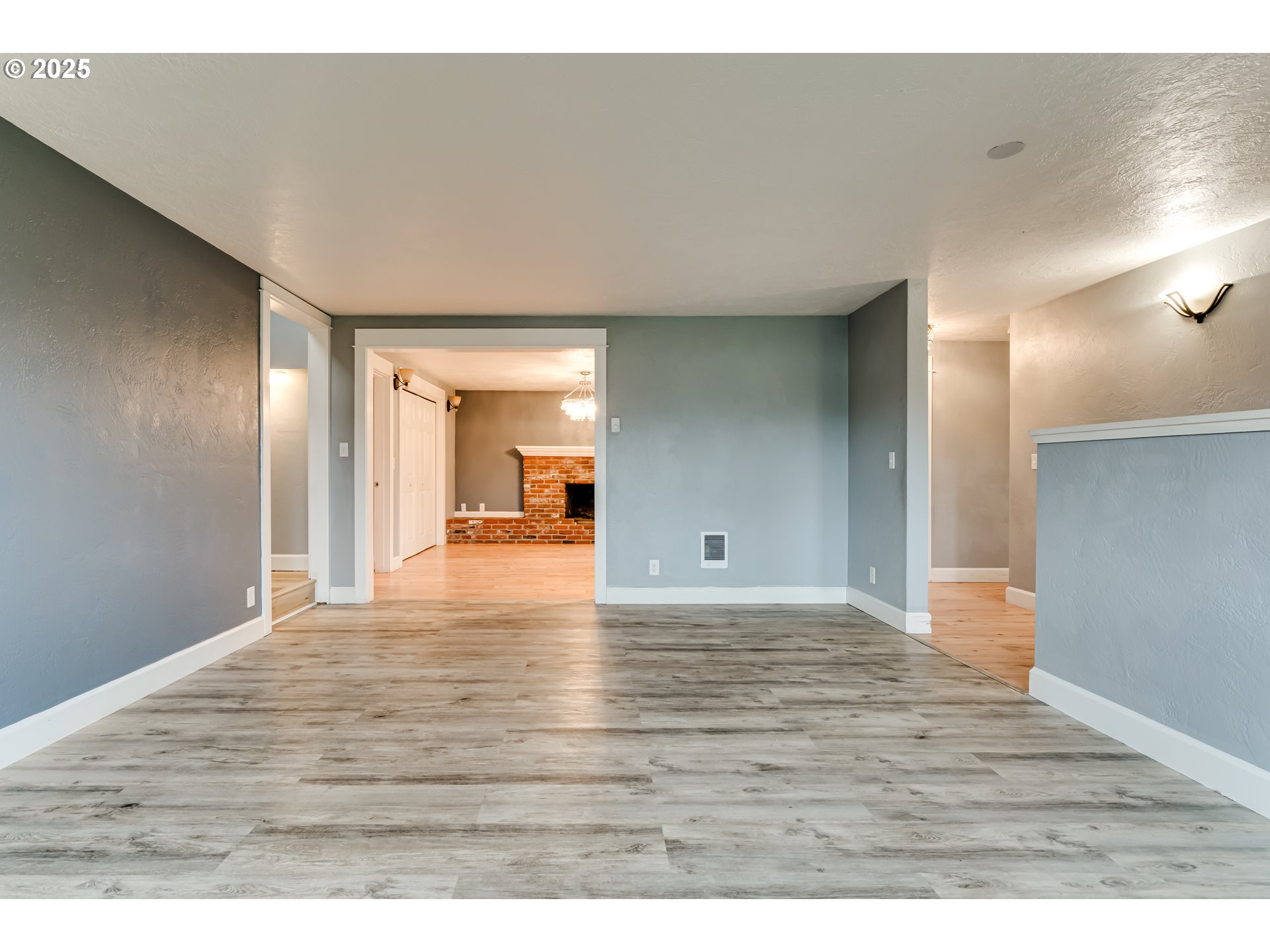 2230 Viewmont Avenue Springfield, OR 97477 - Photo 6 of 40 a view of empty room with wooden floor