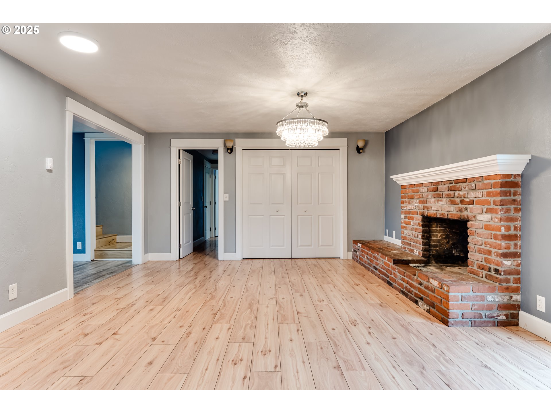 2230 Viewmont Avenue Springfield, OR 97477 - Photo 9 of 40 a view of an empty room with wooden floor fireplace and a window