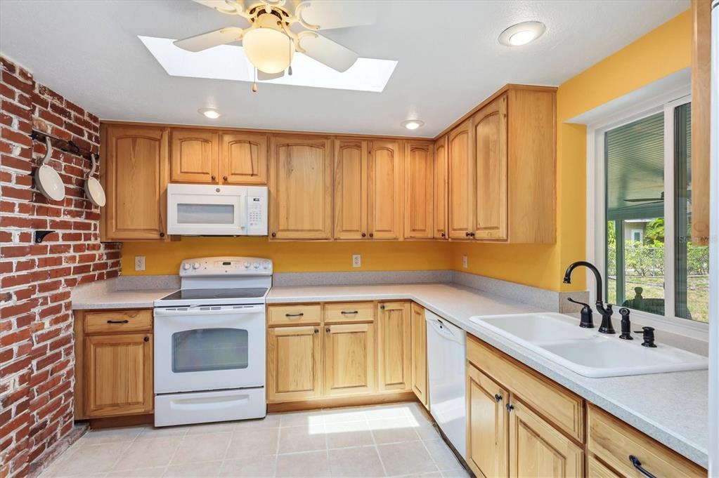 2233 Alice Road Sarasota, FL 34231 - Photo 16 of 44 Gallery Image 16