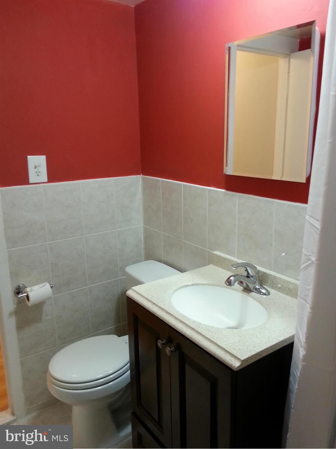 2401 H Street Northwest, Unit 204 Washington, DC 20037 - Photo 11 of 17 Bath