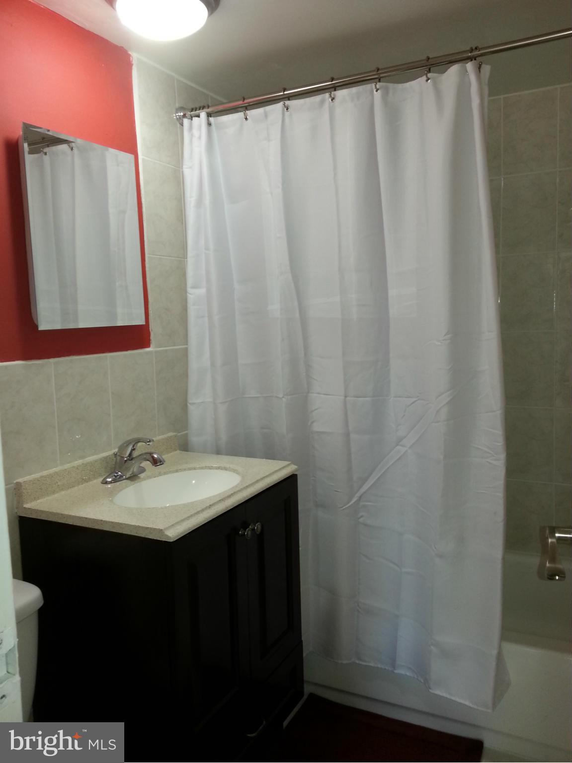 2401 H Street Northwest, Unit 204 Washington, DC 20037 - Photo 10 of 17 Bath (Master)