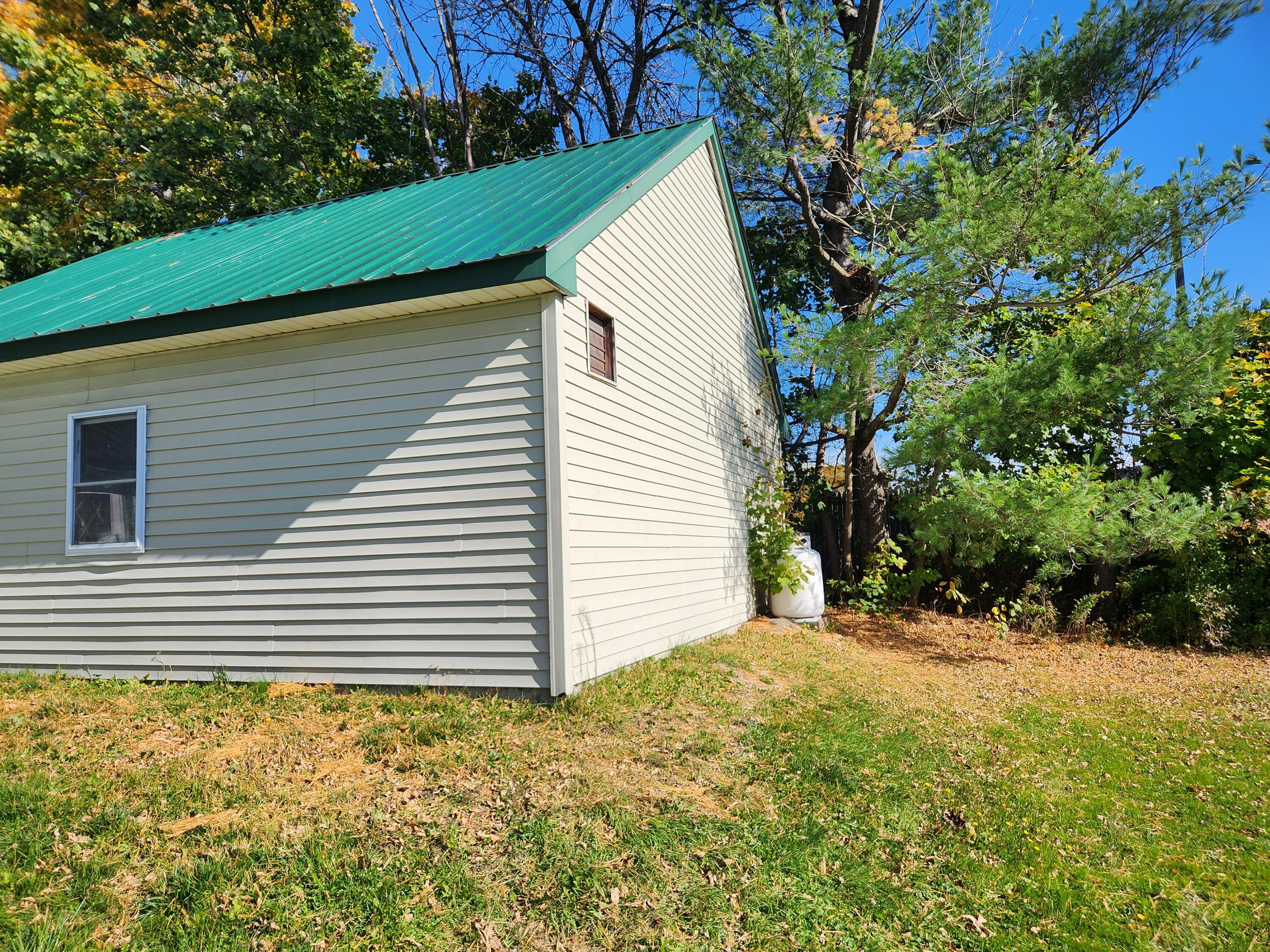 69 Thornton Road Bangor, ME 04401 - Photo 7 of 18 20221021_122138