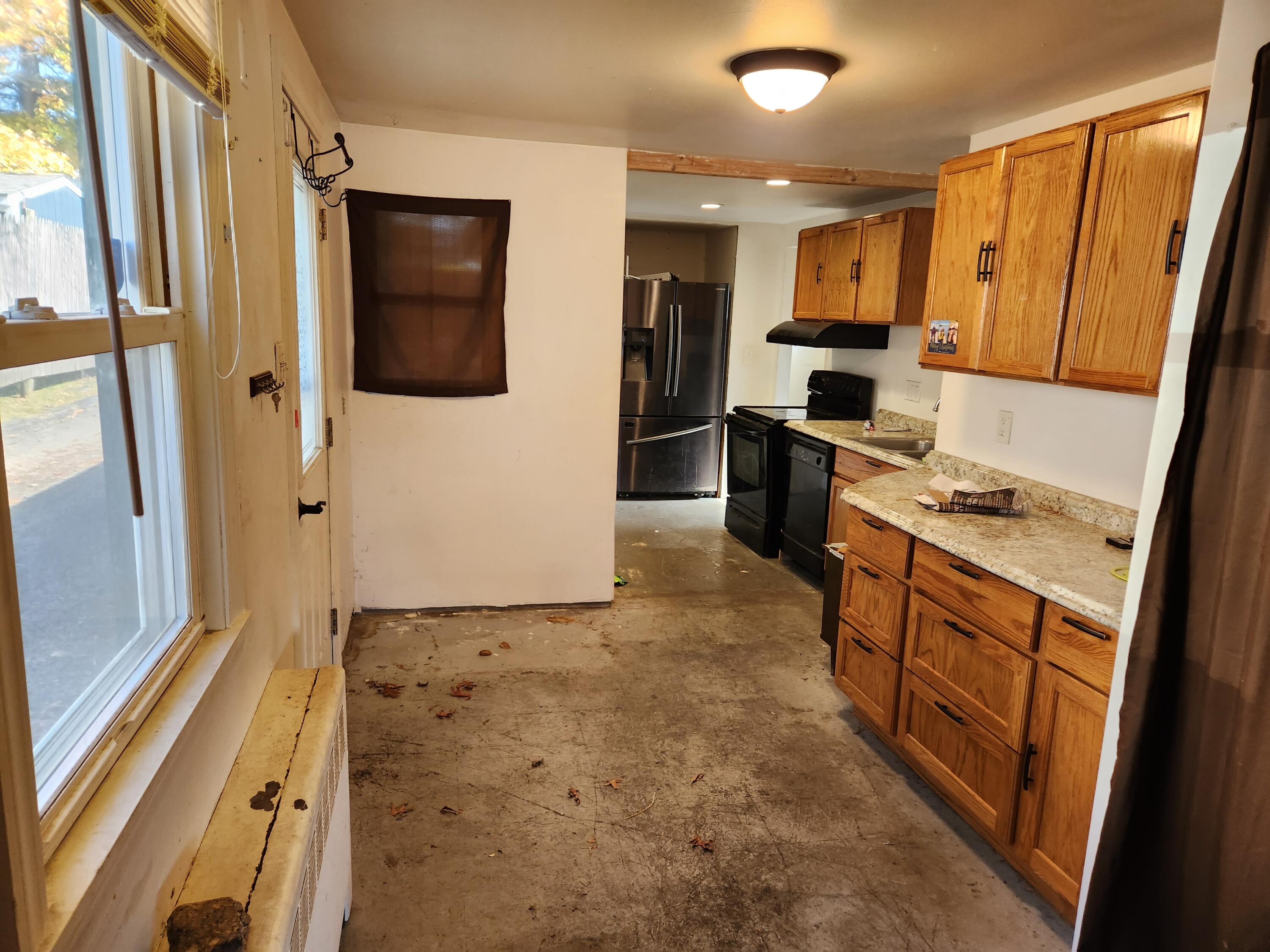 69 Thornton Road Bangor, ME 04401 - Photo 9 of 18 20221021_121455