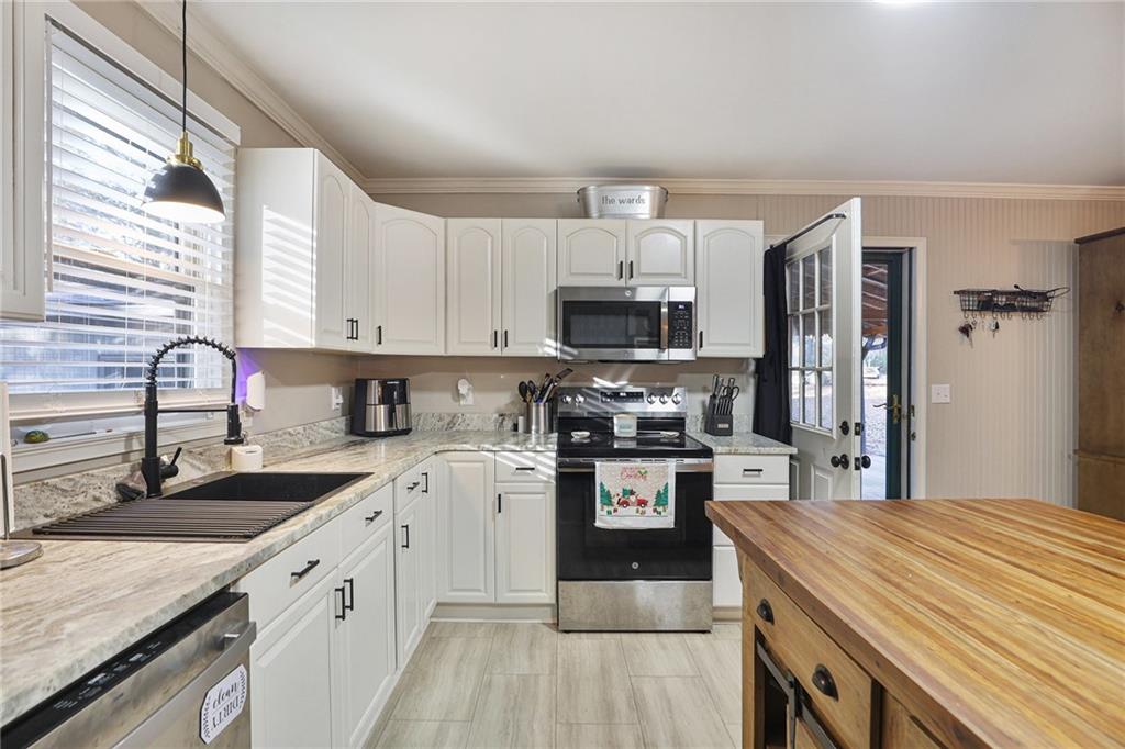 315 Laurel Road Carrollton, GA 30117 - Photo 14 of 30 a kitchen with stainless steel appliances granite countertop a sink dishwasher stove and refrigerator