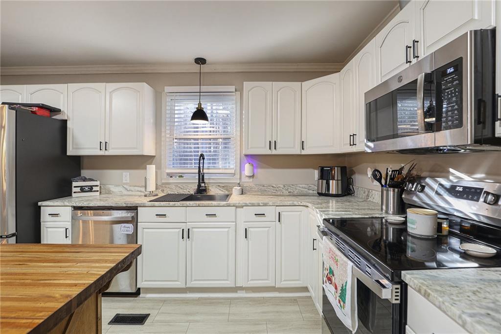 315 Laurel Road Carrollton, GA 30117 - Photo 15 of 30 a kitchen with granite countertop a sink stove and cabinets