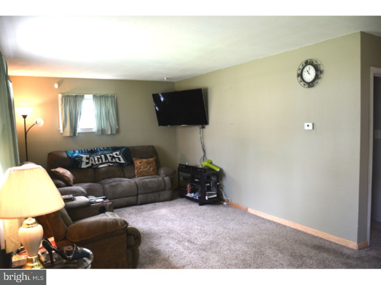 7 Roxeter Road New Castle, DE 19720 - Photo 15 of 17 Living Room