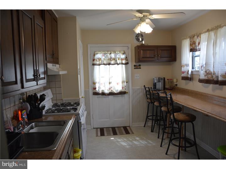 7 Roxeter Road New Castle, DE 19720 - Photo 5 of 17 Kitchen