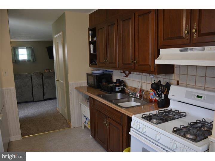 7 Roxeter Road New Castle, DE 19720 - Photo 6 of 17 Kitchen