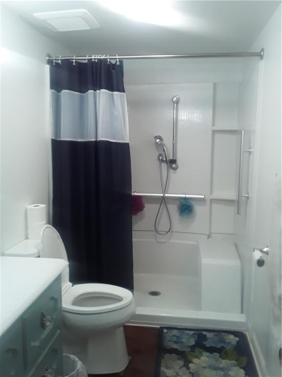 2120 Greentree Road, Unit 304E Pittsburgh, PA 15220 - Photo 13 of 23 Gallery Image 13