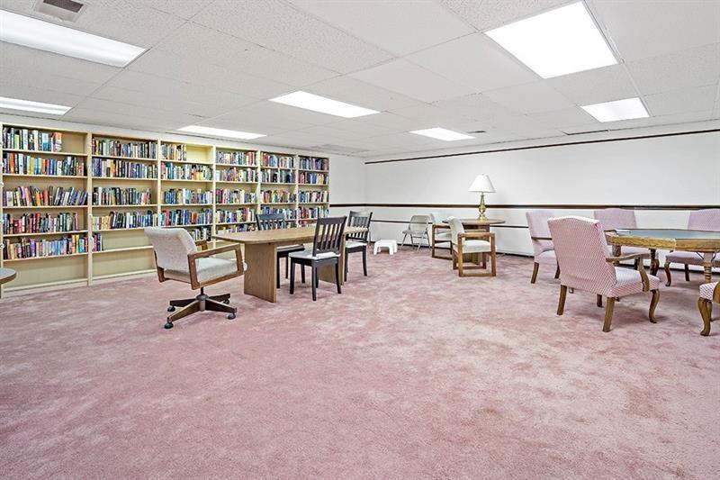 2120 Greentree Road, Unit 304E Pittsburgh, PA 15220 - Photo 4 of 23 Gallery Image 4
