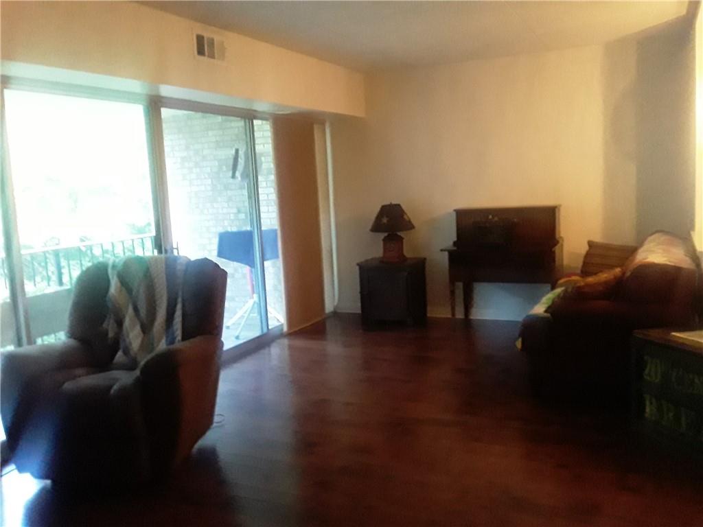 2120 Greentree Road, Unit 304E Pittsburgh, PA 15220 - Photo 7 of 23 Gallery Image 7