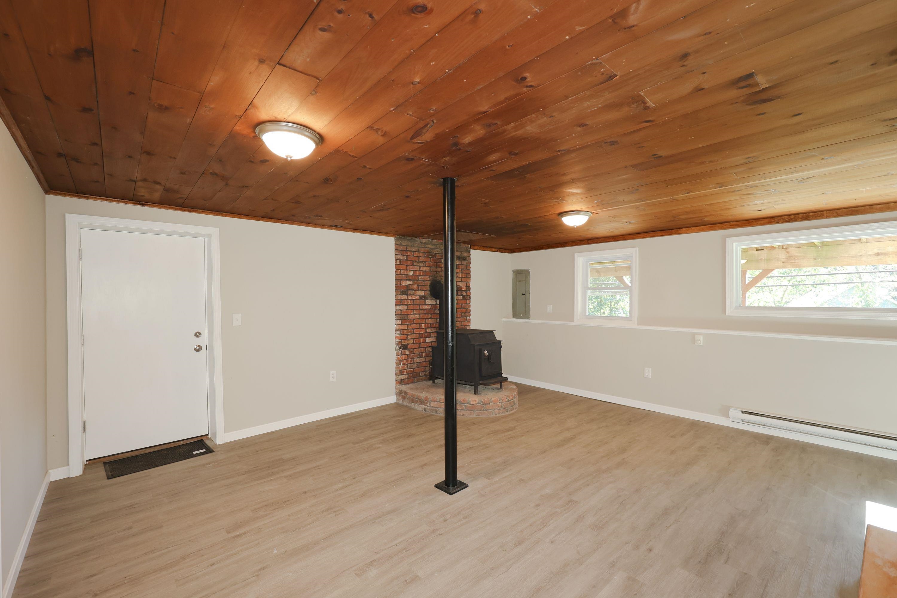 214 Hampstead Road Derry, NH 03038 - Photo 11 of 29