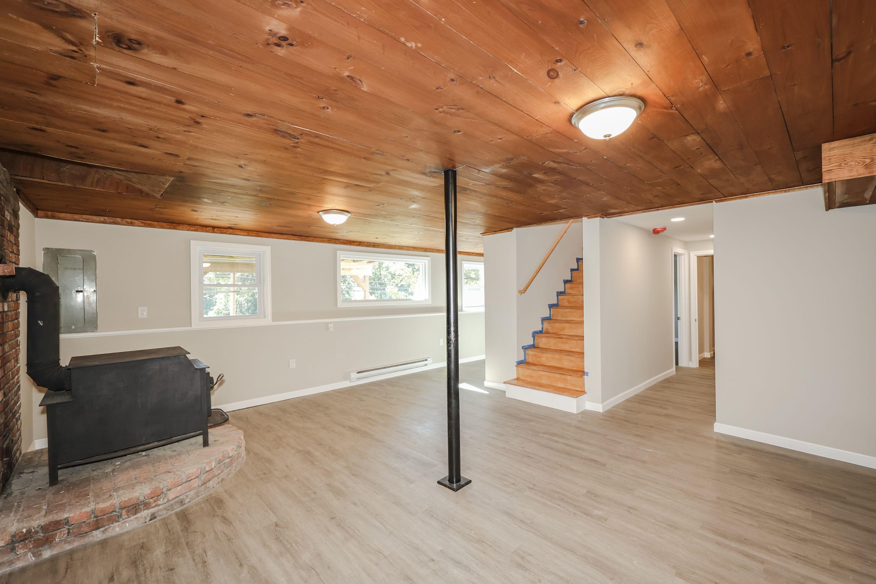 214 Hampstead Road Derry, NH 03038 - Photo 12 of 29
