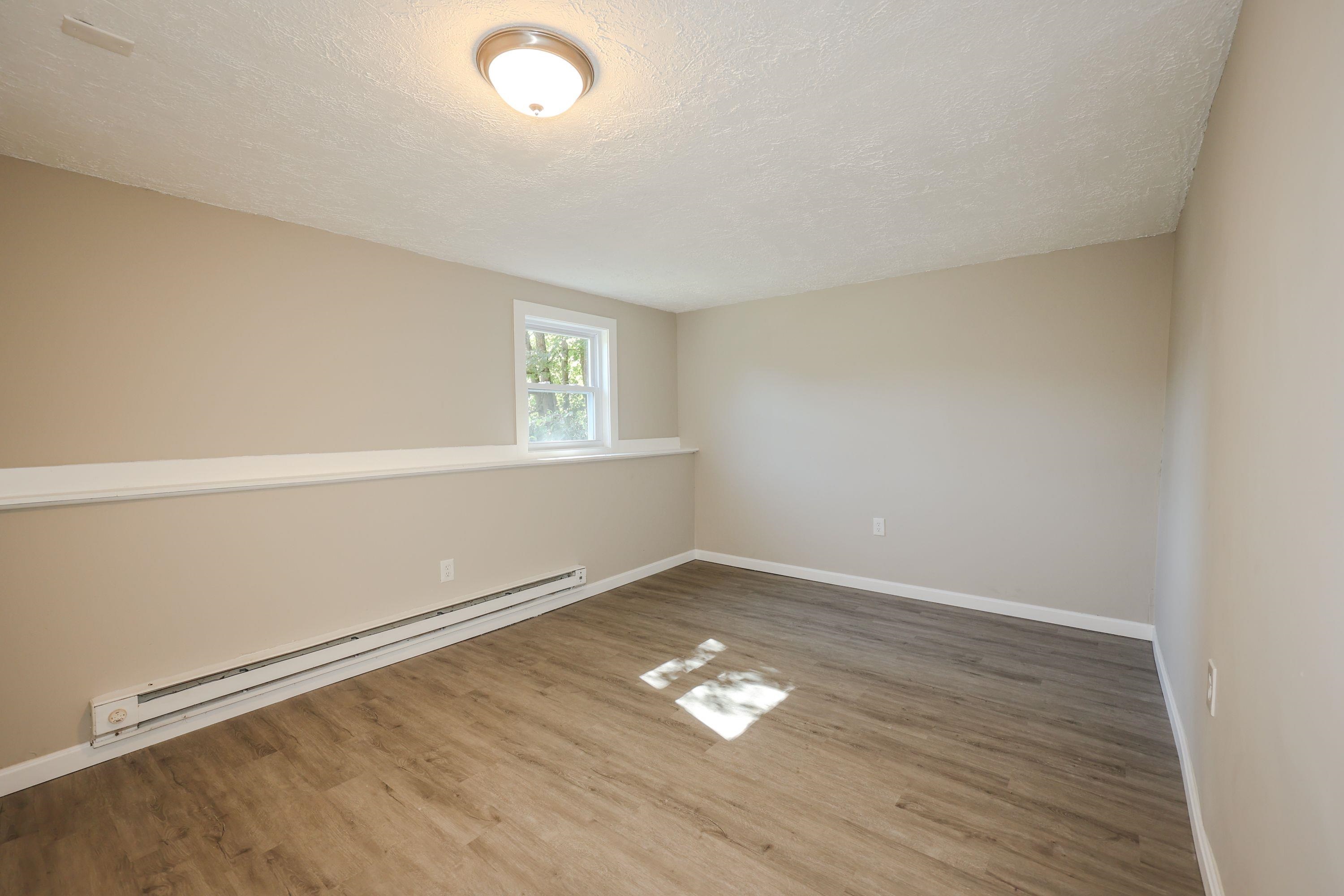 214 Hampstead Road Derry, NH 03038 - Photo 15 of 29