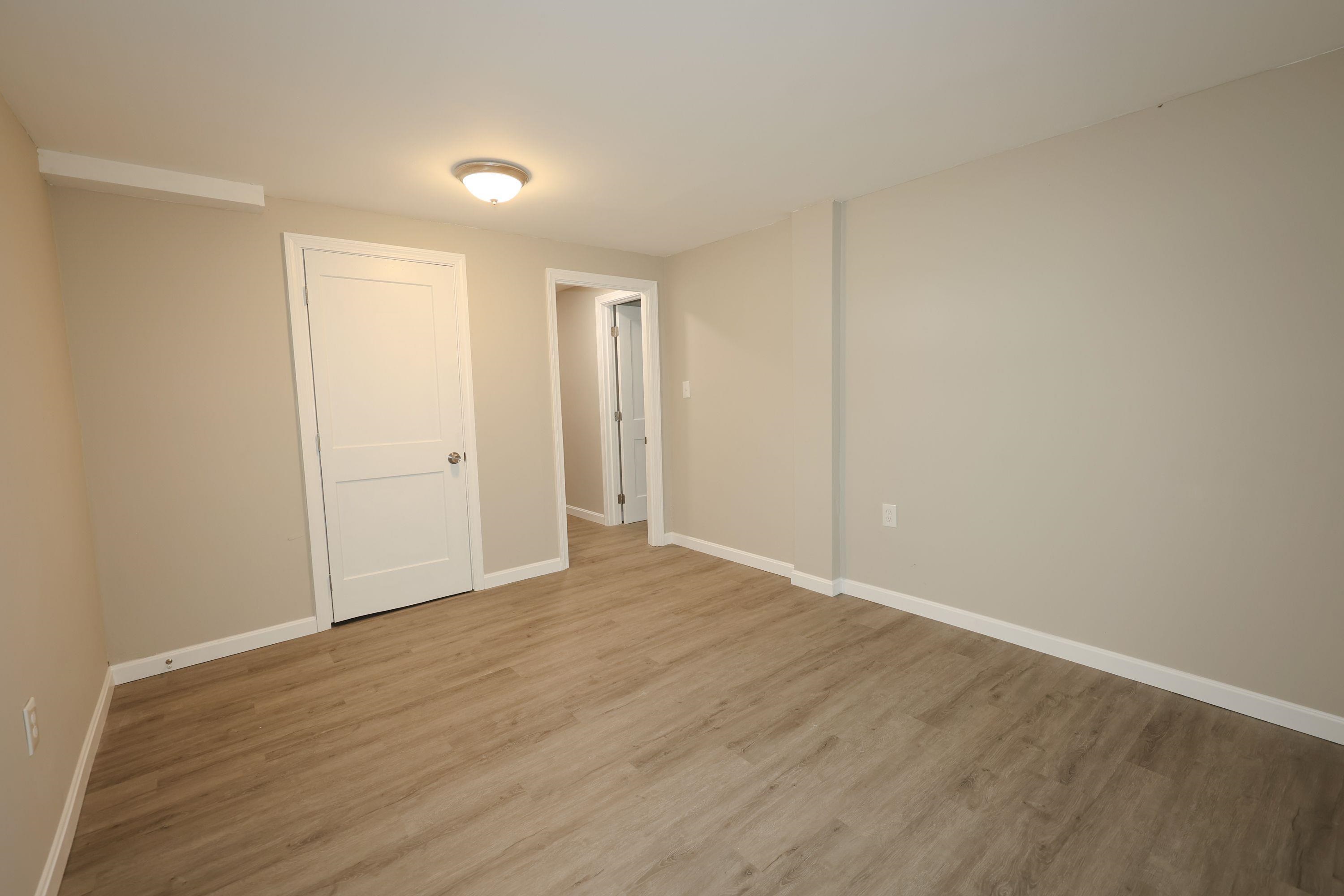 214 Hampstead Road Derry, NH 03038 - Photo 16 of 29