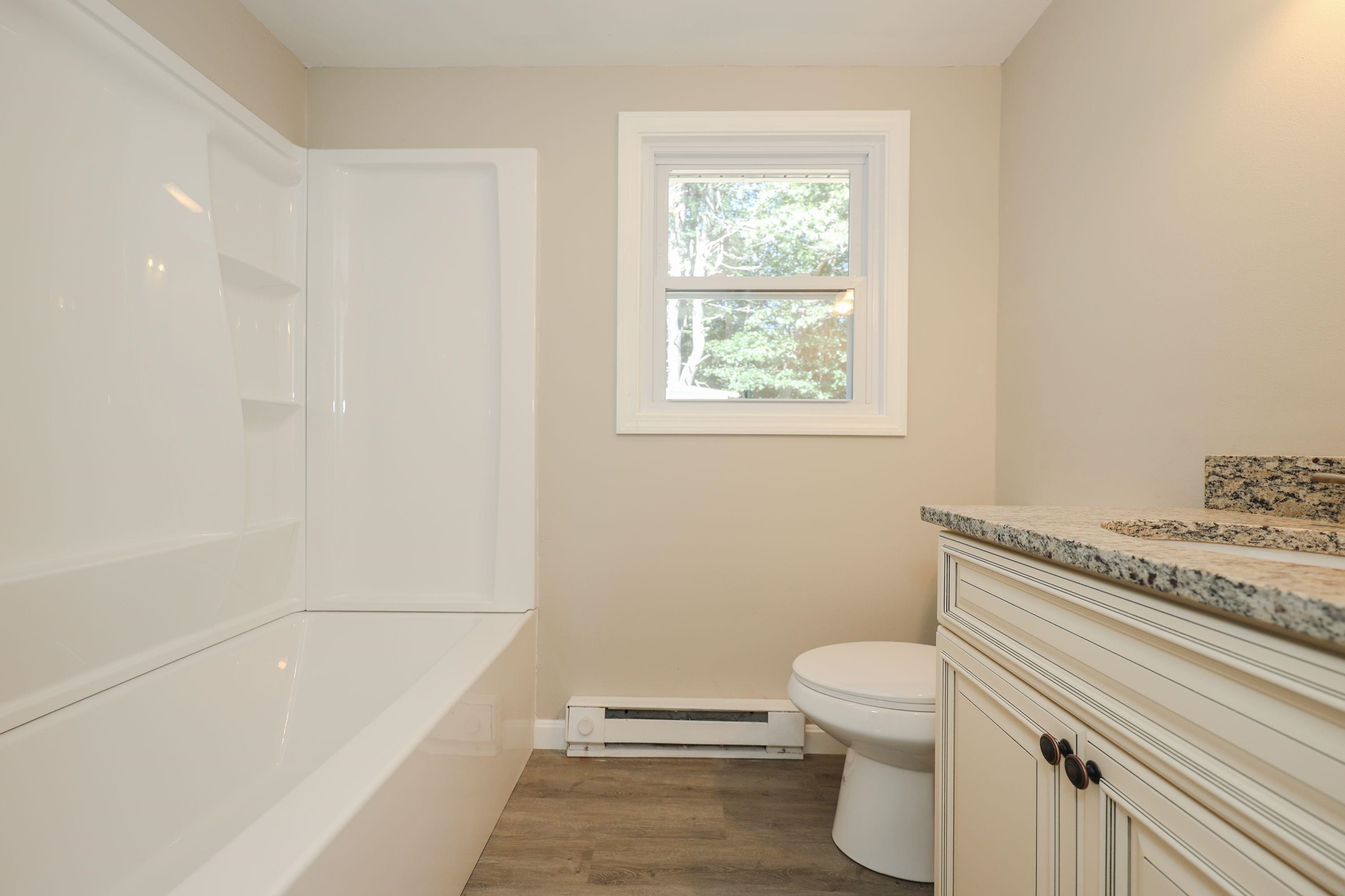 214 Hampstead Road Derry, NH 03038 - Photo 3 of 29