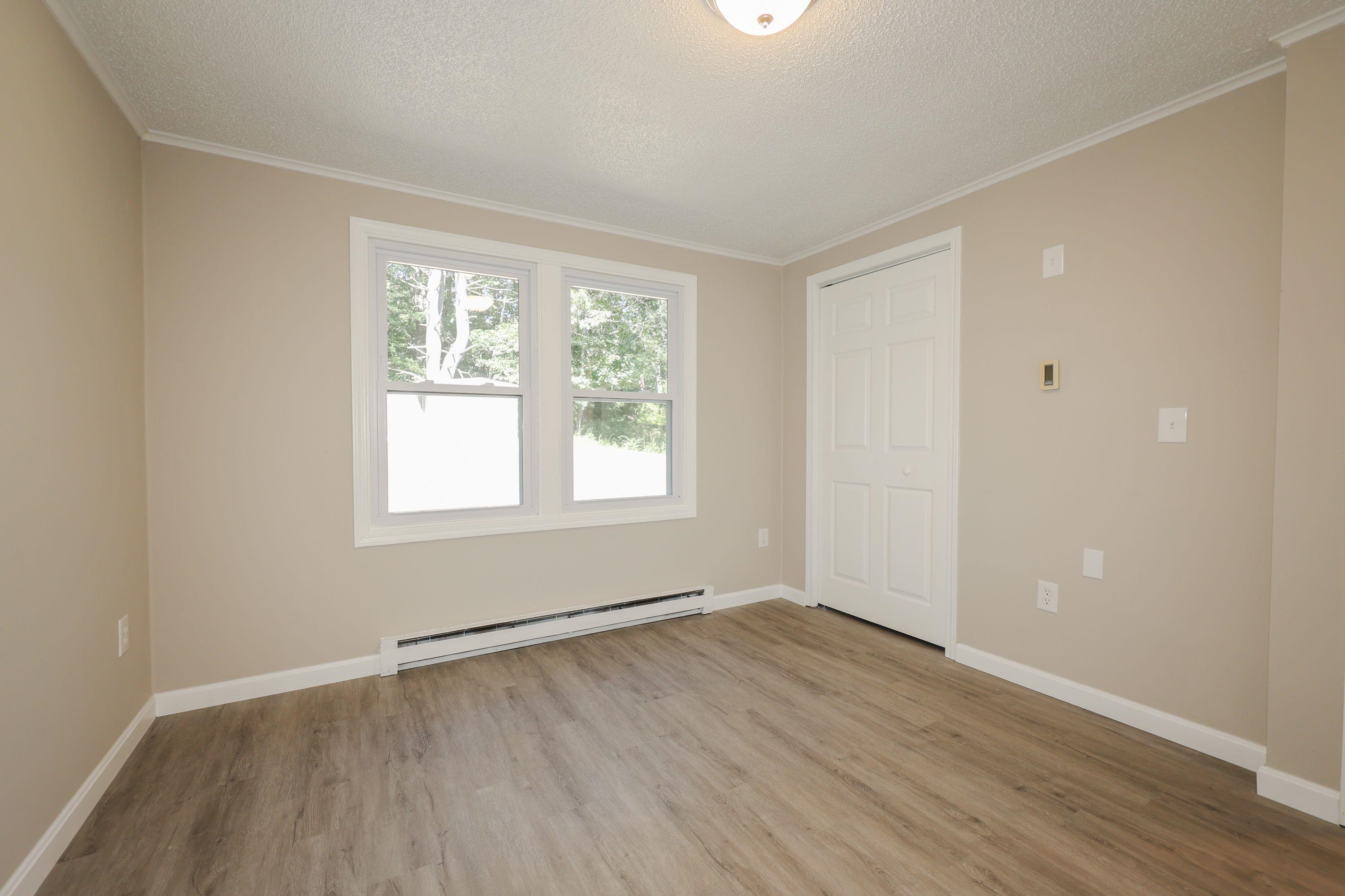 214 Hampstead Road Derry, NH 03038 - Photo 5 of 29