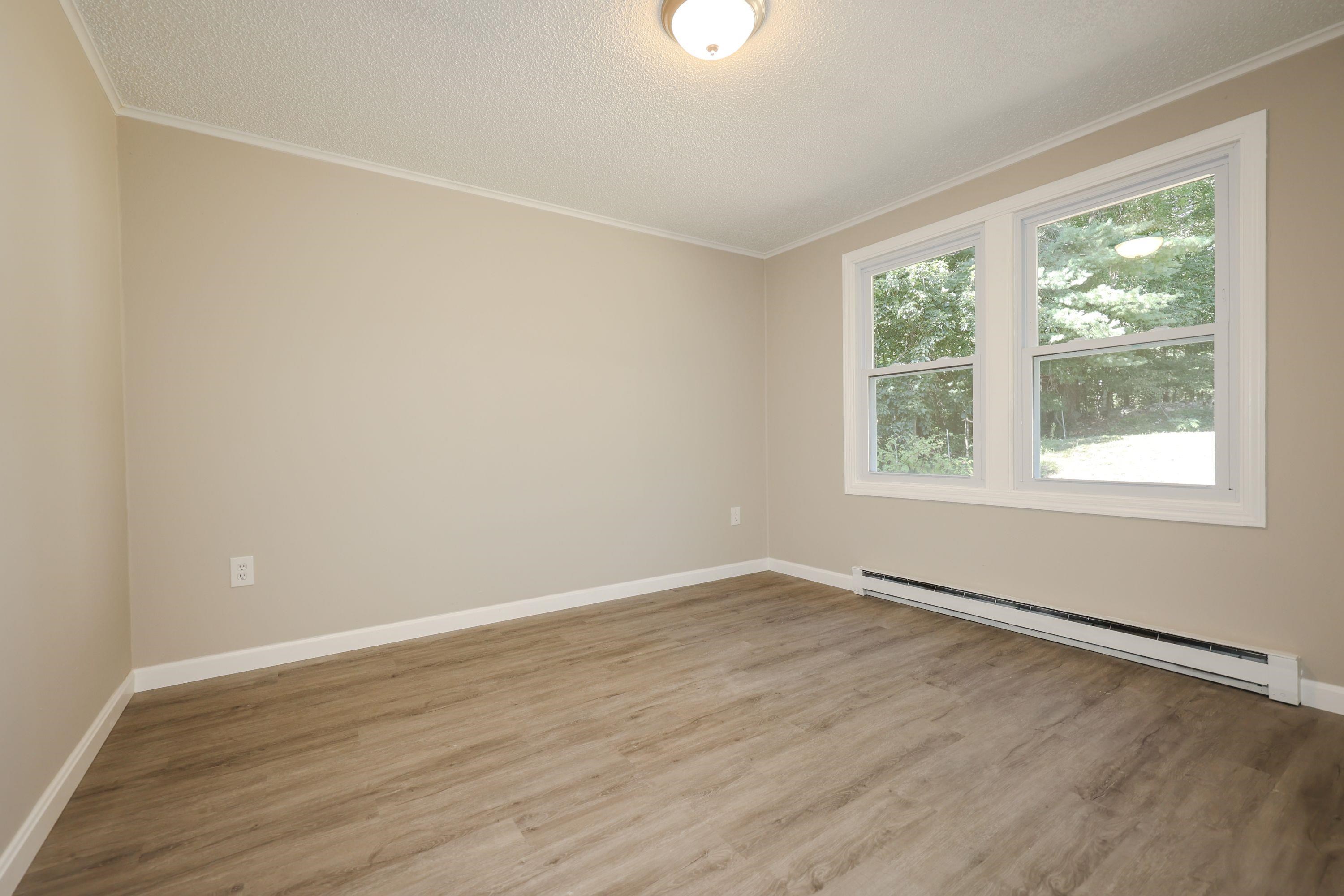 214 Hampstead Road Derry, NH 03038 - Photo 6 of 29