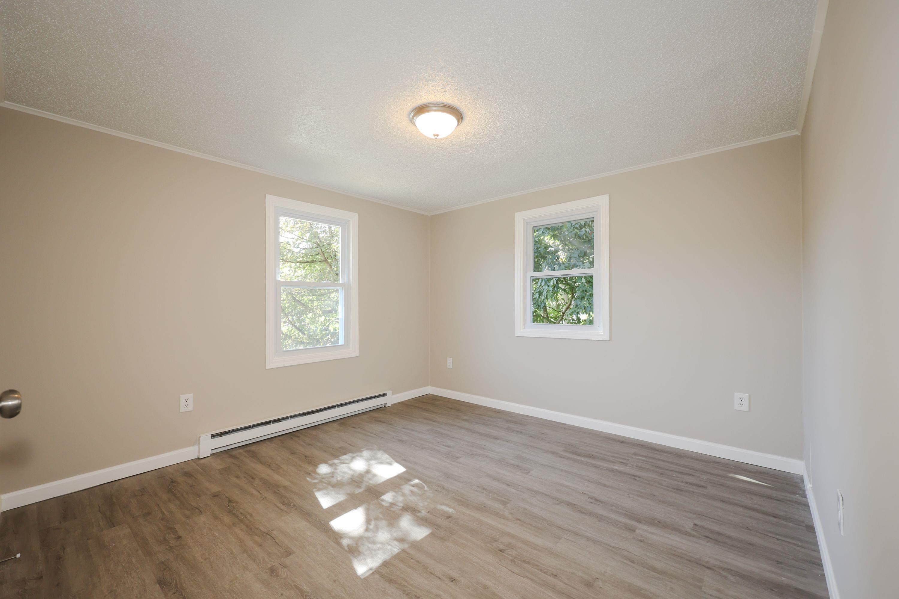 214 Hampstead Road Derry, NH 03038 - Photo 8 of 29