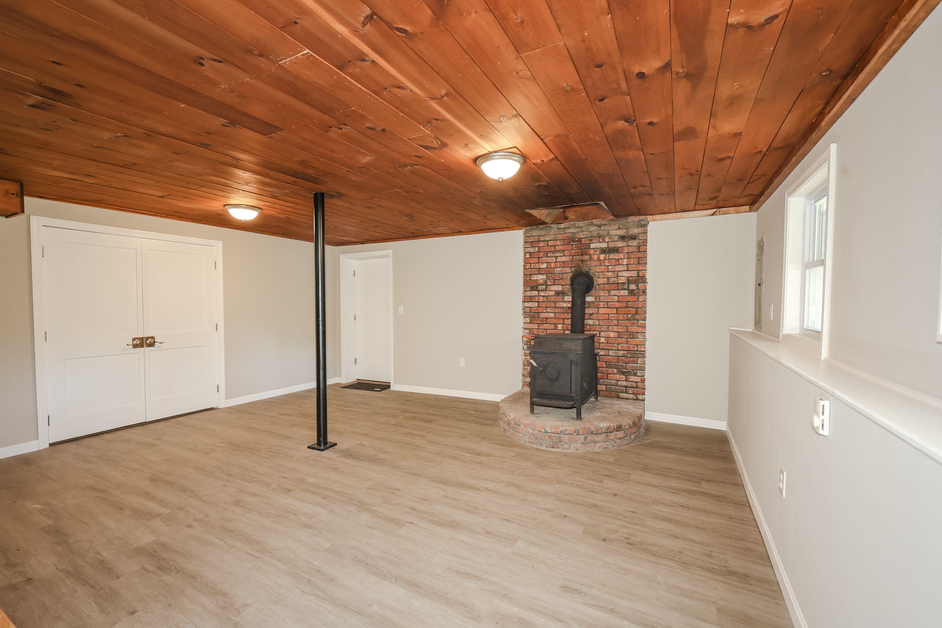 214 Hampstead Road Derry, NH 03038 - Photo 10 of 29