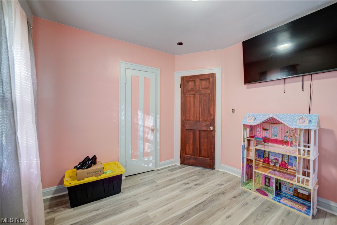 14202 Glenside Road Cleveland, OH 44110 - Photo 16 of 41 featuring light wood-type flooring