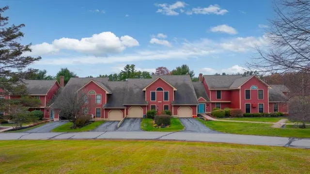 $399,900 | 35 Estates Drive, Unit 3, Manchester, ME 04351