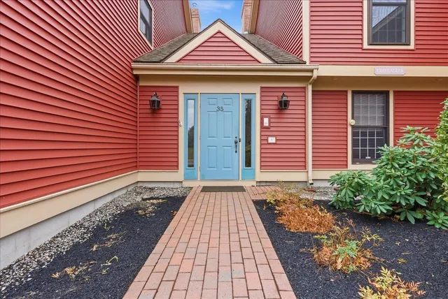 $399,900 | 35 Estates Drive, Unit 3, Manchester, ME 04351