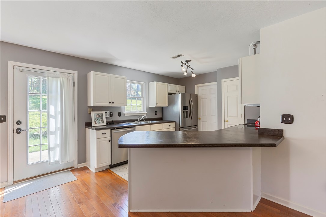 155 Clydesdale Road Seneca, SC 29678 - Photo 4 of 27 Gallery Image 4
