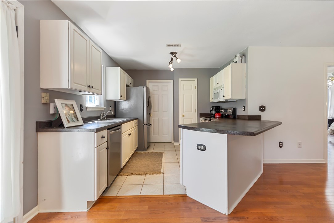 155 Clydesdale Road Seneca, SC 29678 - Photo 5 of 27 Gallery Image 5