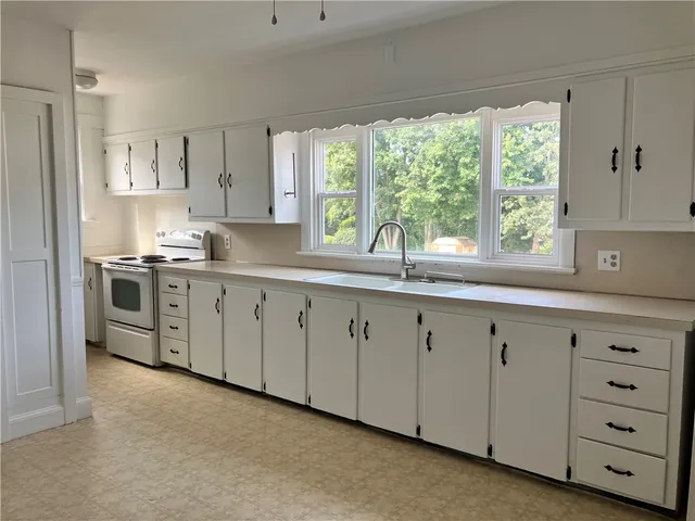 $699,999 | 67 Cross Street, Westerly, RI 02891