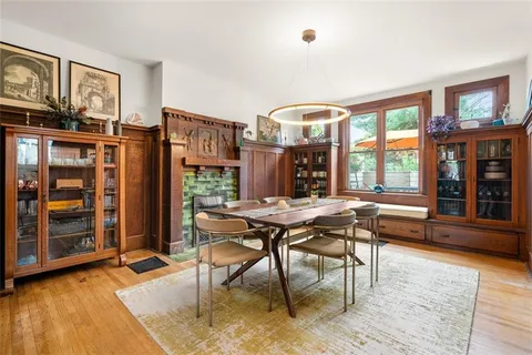 a view of a livingroom with furniture window and outside view